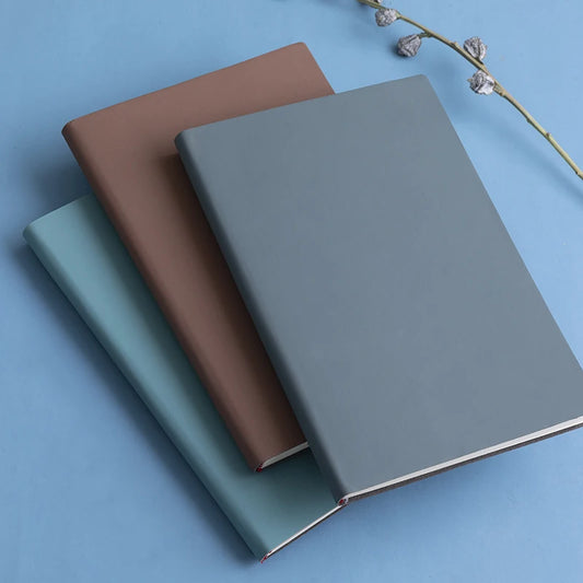 Cuaderno de cuero suave A5 con 120 páginas interiores, cubierta impermeable y tacto cómodo