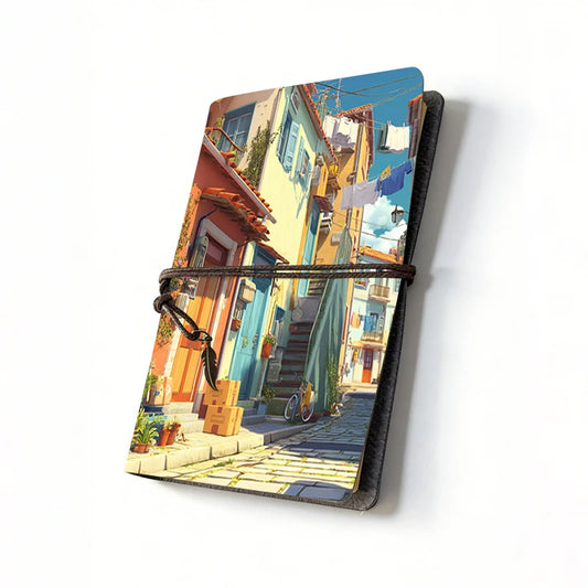 Diario A6 Minimalista Premium, 80 Hojas de Papel de Escritura Suave, Cierre con Cordón + Cubierta con Detalles Metálicos con Casas Coloridas en un Quai